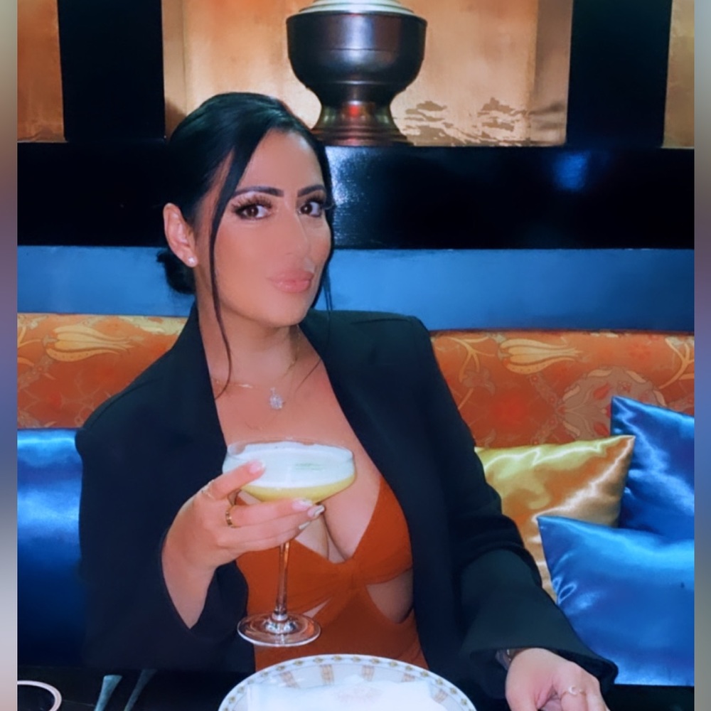 Meet your Posher, Glo